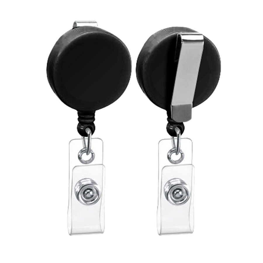 Dos porta credenciales tipo yo yo retráctiles con cuerpo negro y clip metálico, uno por frente y otro por el.